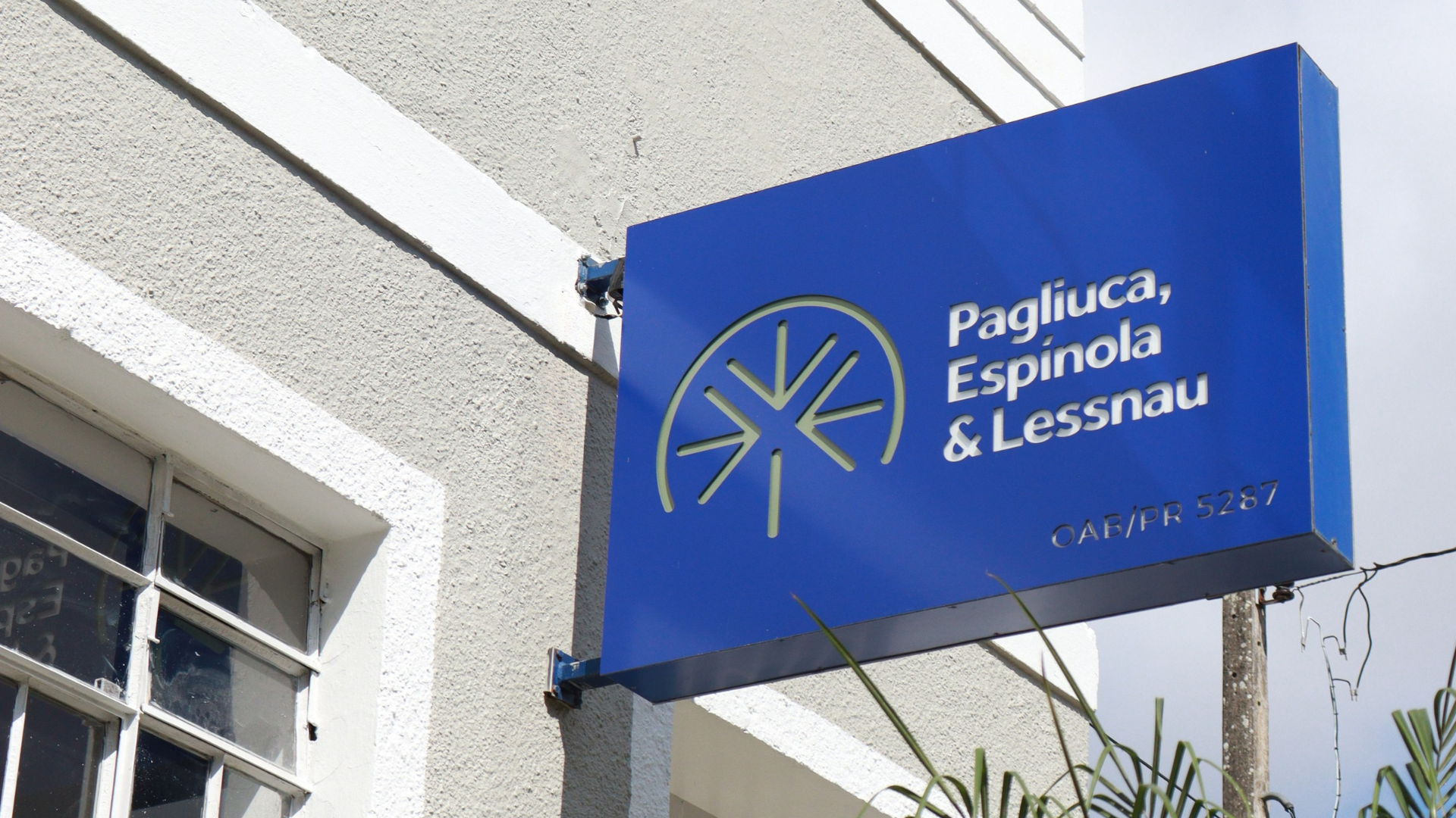 Placa do escritório Pagliuca, Espínola & Lessnau